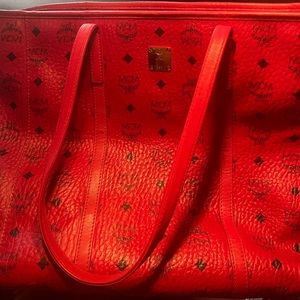 MCM RED TOTE , Gold metal